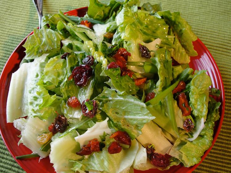 Crunchy greens with dried fruit